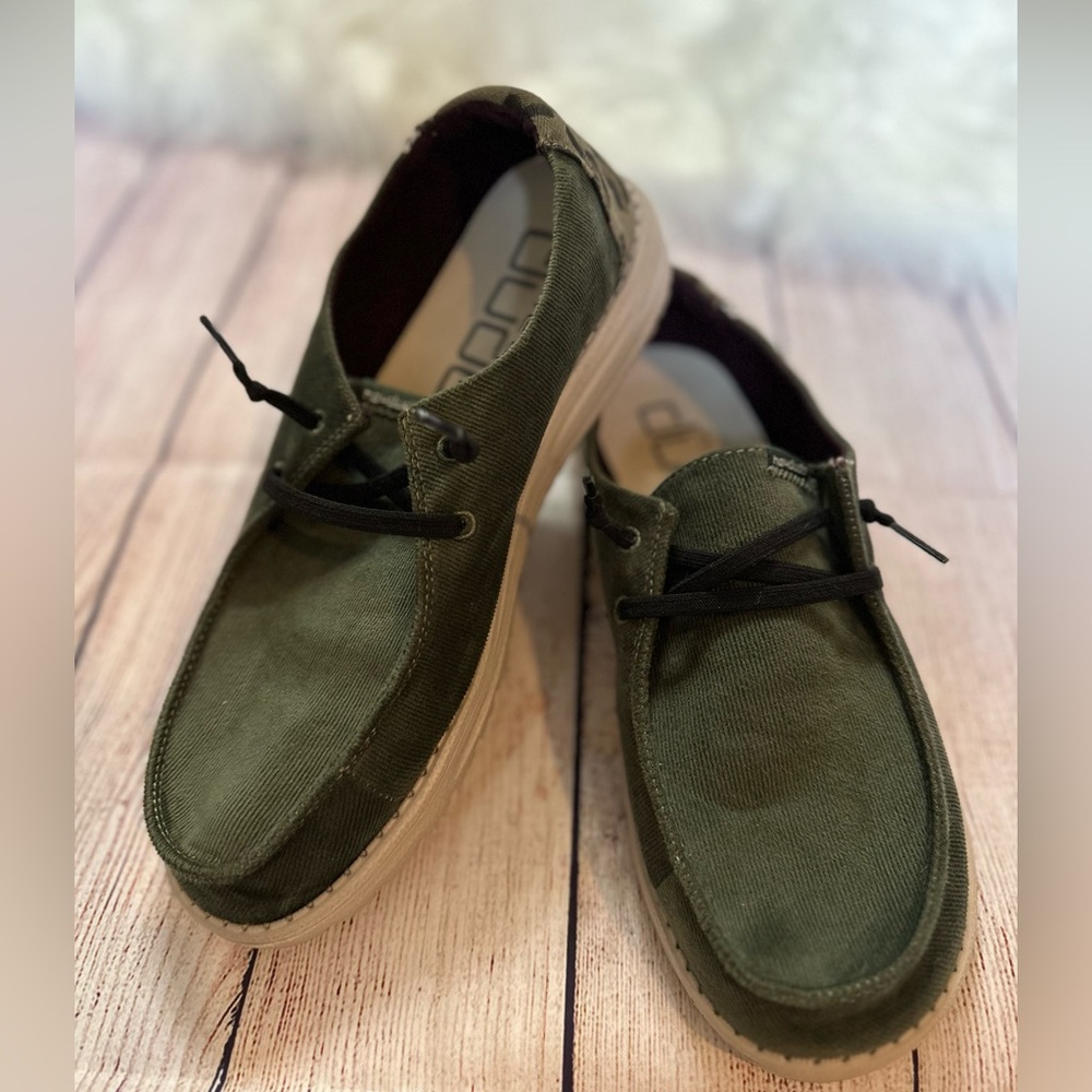 EUC Hey Dude women’s size 8